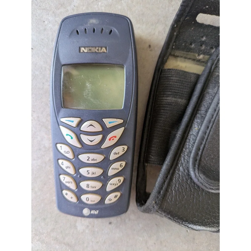 Vintage Nokia 5100‎ Series AT&T Cell Phone Bundle with SwissGear Pouch